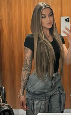 Blonde Hair On Dark Brown Hair, Balayage Hair Latina, Hair Colors With Dark Roots, Blonde Hair On Mexican Women, Latina Blonde Hair Olive Skin, Perfect Blonde Hair, Latina Hair, Brunette Hair With Highlights, Blonde Hair Inspiration