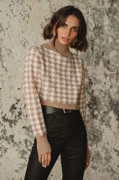 Jamie Beige Houndstooth Sweater – 12th Tribe Cafe Outfit, Fashion Brenda, Half Sleeve Sweater, Fall Sweaters For Women, Houndstooth Sweater, Cropped Turtleneck, 2023 Hair, Sweater Season, Pullover Cardigan