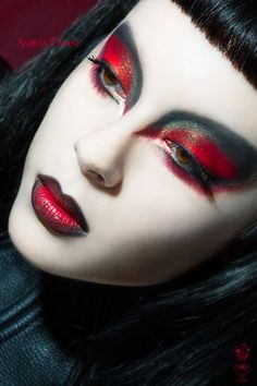 . Red And Black Makeup, Styl Goth, Maquillage Goth, Fantasy Make-up, Devil Makeup, Halloween Make-up Looks, Drag Make-up, Halloween Makeup Scary, Smink Inspiration