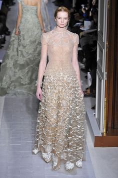 Valentino Fab Frocks, Historical Fashion, Fancy Dresses, Beautiful Outfits, Runway Fashion, High Fashion