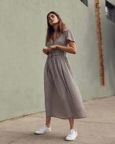 Dresses With Sneakers, Modest Summer Outfits, Rock Outfit, Mode Casual, Summer Dress Outfits, Cute Summer Dresses, 가을 패션, Fashion Mode, Casual Summer Outfits