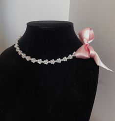 Cute, simple, elegant one-of-a-kind piece with a satin ribbon bow... This enchanting accessory is designed to make a statement and add a touch of elegance to any ensemble! Message me for any questions Pearl Flower Necklace, Accessories Simple, Satin Ribbon Bow, Handmade Jewelry Tutorials, Inspired Necklace, Bow Accessories, Necklace Simple, Pearl Flower, Simple Elegant