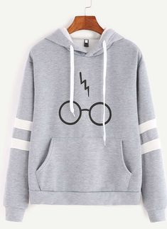 A sporty hoodie to throw on after Quidditch practice. Harry Potter Glasses, Harry Potter Sweatshirt, Harajuku Women, Velvet Sweater, Harry Potter Outfits, Striped Hoodie, Black Women Fashion, Harry Potter Fan