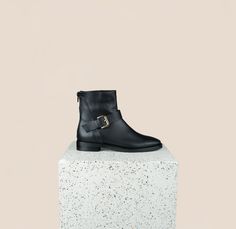 Boots. Almond Shaped, Thick Socks, Comfortable Flats, Understated Elegance, Calf Leather, Classic Design, Rubber Sole, Almond, Ankle Boot