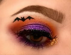 Pumpkin Faces Makeup Ideas, Easy Halloween Eyeshadow Looks, Halloween Eye Makeup For Work, Cute Spooky Makeup, Halloween Eye Makeup Simple, Halloween Makeup Easy Simple Eyes, Simple Halloween Eyeshadow, Halloween Theme Makeup, Cute Halloween Makeup For Work