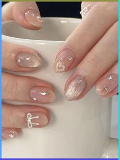 Enter the realm of sweet sophistication with Korean bow nail designs—a trend that delicately merges playfulness and refinement. Saranghae Nails, Korean Nails Charms, Nail Art Korean Style Trends, Nail Korean Style Cute, Nail Cute Korean, Korean Nail Ideas, Korean Almond Nails, Nail Ideas Korean, Nail Gel Ideas