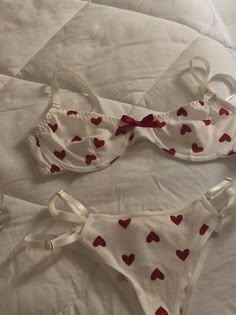 Coquette Swimsuit Aesthetic, Christmas Lingerie Aesthetic, Red Pjs Aesthetic, Lingerie Valentine Outfit, Valentine Outfits Aesthetic, Coquette Bras, Loungerie Outfit, Coquette Valentines Outfit, Loungerie Aesthetic