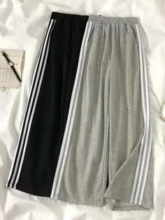 Baggy Joggers, Style Wide Leg Pants, Sweatpants Women, Striped Pant, Striped Sweatpants, Pockets Fashion, Striped Wide Leg Pants, Women Streetwear, Casual Sweatpants