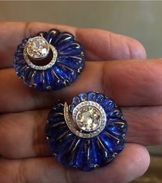 Viren Bhagat via @fd_gallery Viren Bhagat Jewellery, Bhagat Jewellery, Viren Bhagat, Diamond Tops, Bridal Styling, Indian Jewellery Design Earrings, Ear Clips, Blue Sapphire Diamond, Jewelry Design Earrings