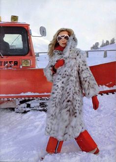 Slim Aaron, 70s Winter, Vintage Skiing, Apres Ski Outfits, Ski Bunny, Apres Ski Style, Apres Ski Party, Ski Bunnies