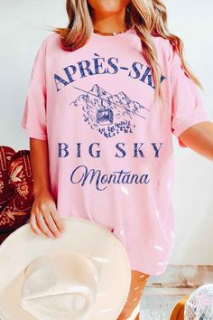 APRES SKI BIG SKY MONTANA GRAPHIC T-SHIRTPREMIUM COTTONUNISEX SIZINGCLASSIC FITMade In: USAFabric Contents: 100% Cotton Sporty Crew Neck Top For Ski Season, Casual Skiing Tops, Pink Cotton Tops For Outdoor Activities, Casual Graphic Print Top For Skiing, Sporty Crew Neck Skiing Tops, Sporty Crew Neck Tops For Skiing, Crew Neck Tops For Ski Season, Casual Crew Neck T-shirt For Snowboarding, Sporty Pink Tops For Outdoor Activities