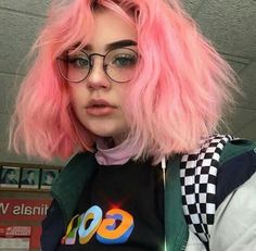 she is so cute wtf Soft Grunge Hair, Model Tips, Look Grunge, Hair Streaks, Alternative Makeup, Nails Diy, K Fashion, Manic Panic, Nails Pink