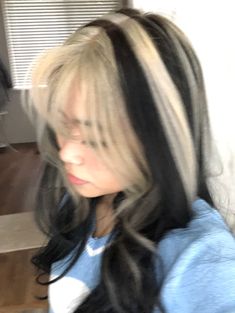 Skunk Hair, Chunky Highlights, Y2k Hairstyles, Hair Color Streaks, Hair Streaks, Dyed Hair Inspiration, Hair Dye Ideas, Pretty Hair Color, Hair Stylies