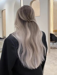 Ombre Vs Balayage Vs Sombre, White Blonde Balayage Dark Roots, Dark Roots Platinum Hair, Platinum Blonde Hair Asian, Blonde Ashy Hair, Icy Blonde Balayage Brunettes, Cool Ash Blonde Balayage, Mushroom Blonde Balayage, Cool Blonde Balayage Dark Roots