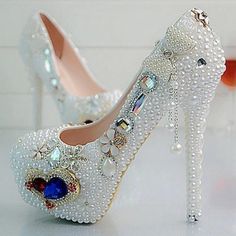 Low Heels Wedding, Sparkly Wedding Shoes, Wedding Shoes Pumps, Crystal Wedding Shoes, Hak Tinggi, High Heels Classy, Best High Heels, Pearl Shoes, Bow Wedding