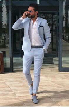 A kék egyhangúsága. #TSL #mensfashion #menstyle #tslstyle Men Suits Wedding, Prom For Guys, Light Blue Suit, Prom Suits For Men, Blue Suit Men, Herren Style