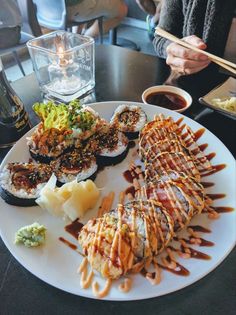 Food Bar Aesthetic, Japanese Food Restaurant Aesthetic, Lunch Restaurant Food, Eating At Restaurant Aesthetic, Japanese Dinner Aesthetic, Japanese Food Restaurant, Asian Food Aethstetic, High Food Munchies, Lunch Aesthetic Restaurant