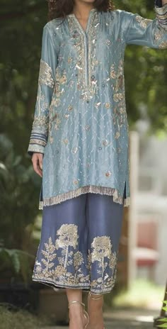 Pakistani Outfits Party Wear, Shawl Embroidery, Embroidery Quotes, Quotes Embroidery, Heavy Suit, Embroidery Abstract, Embroidery Lettering, Embroidery Geometric, Lettering Embroidery