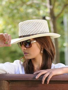 A comfortable hat, handmade in Cuenca, the worldwide famous Panama Hat town in Ecuador. This Panama Fedora hat (Tuis) is a top quality, casual and elegant hat. Each hat is individually blocked and trimmed to meet the highest quality standards. #PanamaHat #PanamaHats #Ecuador  #womenpanamahat #panamahatwomen #sunhat #panamahatforwomen #strawhatwomen #femeninepanamahat #femeninehat #genuinehats #genuine #authentic #panamahatmall #gamboa Panama Hat Women, Elegant Hat, Straw Panama Hat, Fine Knit Cardigan, Winter Face Mask, Women Hat, Apple Bottoms, Elegant Hats, Hat Handmade