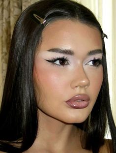 Intimidating Makeup, Earthy Makeup, Nyfw Makeup, Maquillage On Fleek, White Eyeshadow, 90s Makeup, Ethereal Makeup, Makeup Eye Looks, Makeup Obsession