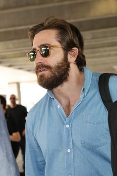 Jake Gyllenhaal Beard, Maggie Gyllenhaal, Garrett Leight, Bearded Man, نظارات شمسية, Beard Styles For Men, Tilda Swinton, Wearing Sunglasses