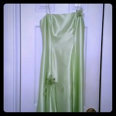 Gorgeous Flowing Dress In Spectacular Pale Green. Spaghetti Straps, Slit Skirt And Subtle Flower Embellishments. Never Worn, Perfect Condition! Pastel Green Prom Dress, Green Spaghetti, Jessica Mcclintock Dress, Formal Prom Dress, Green Prom, Flower Embellishments, Flowing Dress, Flowing Dresses, Jessica Mcclintock