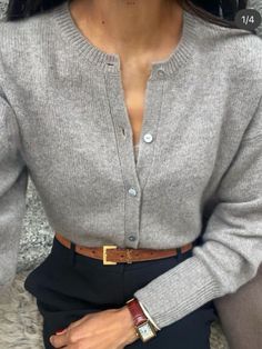 Capsule Work Wardrobe Summer 2024, Grey Cardigan Outfit, Minimal Fashion Style Woman, European Autumn, Outfits With Grey Cardigan, Business Casual Outfit, Minimalist Summer, Outfit Autumn, Cardigan Outfit