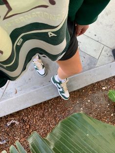 Vintage Nike Streetwear women’s fashion style dunk Michigan Los Angeles Mel rose flea market vibes plants play aesthetic Toga Outfit Diy, Olive Green Dunks Outfit, Olive Green Dunks, Green Dunks Outfit, Dunks Outfit Ideas, Toga Outfit, Green Toes, Sneaker Pics, Green Dunks