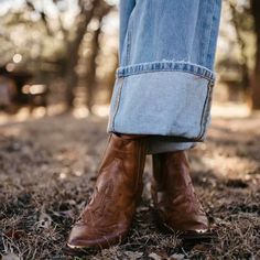 Western Booties Outfit, Kitchens 2022, Fall Cowgirl Outfits, Western Boots Outfit, Boot Scootin Boogie, Fall Books, Short Cowboy Boots, Cowgirl Boots Outfit, Classy Cowgirl