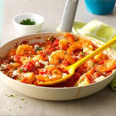 a pan filled with shrimp and tomato sauce