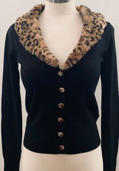 This faux fur (vegan) cheetah cardigan sweater gives all the retro 50's vibes! Features include super soft knit material, leopard print button detail, and a detachable buttoned fur collar. Imported from the UK Trendy Leopard Print Winter Sweater, Fitted Long Sleeve Cardigan With Faux Fur Trim, Trendy Leopard Print Winter Cardigan, Fran Fine Outfits, Cheetah Cardigan, Cross Sweater, Fur Cardigan, Winter Closet, Leopard Print Cardigan