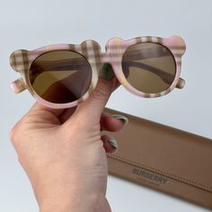 Burberry Jb4355 397273 Kids Brand New Sunglasses Check Pink Bronze Round Unisex Same/Next Day Shipping! Brand New And 100% Authentic! Made In China. Brand: Burberry Model: Jb4355 Kids / Jb 4355 Color Code: 397273 Gender: Kids/Unisex Frame Color: Check Pink Lens Color: Bronze Lens Material: Polyamide Bio Frame Shape: Round Frame Style: Full-Rim Frame Material: Acetate Size: 43x20x125 100% Uv Protection. Full Retail Burberry Set Includes: 1. Glasses 2. Case 3. Cleaning Cloth With Brand Logo 4. Cer Burberry Models, Grey Sunglasses, New Sunglasses, Burberry Kids, Blue Sunglasses, Burberry Accessories, Color Bronze, Round Frame, Kids Branding