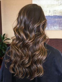 Caramel Highlights On Dark Hair Wavy, Chocolate Balyage Long Hair, Arab Balayage, Clairol Hair Color Chart, Carmel Highlights On Brown Hair Wavy, Melting Hazelnut Balayage, Clairol Hair Color, Wedding Hair Colors, Brown Hair With Caramel Highlights