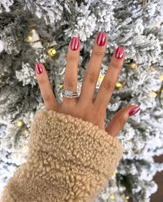 Red Nail For Christmas, Red Nails Engagement Ring, Holiday Engagement Nails, Simple Christmas Nails 2023, Christmas Nails 2023 Almond, Opi Christmas Colors, Sparkly Red Nails Acrylic, December Nails Christmas Xmas, Short Red Gel Nails