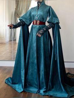 Circassian Dress, Crazy Ideas, Photos Of People, Hilarious Photos, Fantasy Gowns, Fantasy Dress, No Matter How