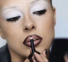 Alexa Demi Make Up, Mugler Makeup, Beauty Editorial Makeup, Vogue Makeup, White Eyeshadow, 90s Makeup, White Makeup, Runway Makeup, Dope Makeup