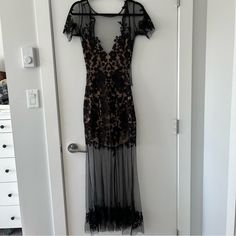 Brand: For Love And Lemons Style: Luau Maxi Dress Size: S Colour: Nude/Black Condition: Almost New Damages: None Lemon Dress, Love And Lemons, For Love And Lemons, Black Cream, For Love, Colorful Dresses, Maxi Dress, Womens Dresses, Cream