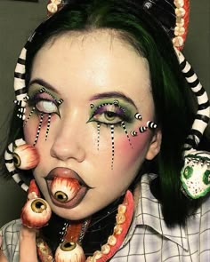 Sand Worm Beetlejuice Makeup, Beetlejuice Inspired Hair, Beetlejuice Sandworm Makeup, Beetlejuice Make Up Female, Goosebumps Makeup, Sandworm Makeup, Beetlejuice Makeup Ideas