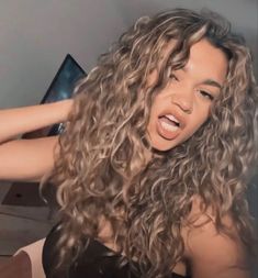 Curly Hair White Girl, Sandy Brown Hair, Blonde Highlights Curly Hair, Dark Blonde Balayage, Milkshake Hair Products, Kiara Carrera, Highlights For Dark Brown Hair, Blonde Highlights On Dark Hair, Madison Bailey