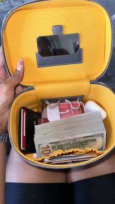 Manifestation Tiktok, Photography Notebook, Luxury Influencer, Mood Nails, Manifestation Journaling, Motivation Positive Quotes, Black Girls Luxury Lifestyle, Rich Rich