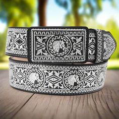 Cinturon de Piel TM-13188 Leather Belt Embroidered Designs, Western Belt, Leather Belts, Casual Look, Embroidered Design, Black Belt, Leather Belt, Men And Women, Embroidery