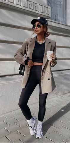 Winter Outfit For Women, Sporty Chic Outfits, Soho Style, Look Legging, New Balance Outfit, Outfit For Women, Beige Blazer, Search Engine Marketing, Athleisure Outfits