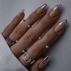 original, unique metallic silver french tip nails shaped a bit funky and not straight with dainty silver rings and pearls with white long sleeve showing in corner Silver Tip Nails, Manicured Nails, Nagellack Trends, Edgy Nails, Neutral Nails, Tip Nails