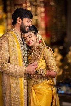 Couple Matching Outfits Indian Wedding Saree, South Indian Wedding Outfits Bride And Groom, Indian Couple Photography Poses Married, Marrige Pose Wedding Photos, Marriage Reception Dress Indian, Marrige Pose, South Couple, Kanchivaram Saree, Wedding Matching Outfits