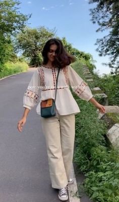 Indian Style Casual Outfit, Kurta Style Top For Women, Wardrobe Quotes Fashion, Ootd Casual Indian, Short Kurtis And Jeans, Kurta With Jeans For Women, Short Kurta And Jeans Outfit Women, Desi Tops For Jeans, Unique Modest Fashion