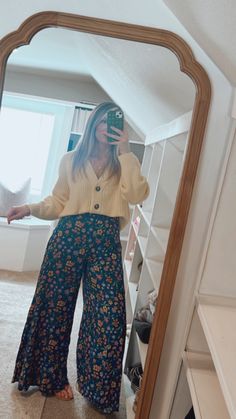 Palazzo Pants outfit Outfit Inspo Mid Twenties, Non Jean Outfits Pants, 2025 Outfits Women, Feminine Comfy Outfit, 70s Weather Outfits, Modest Women Outfits, Modest Catholic Outfits, Grad Student Outfit, Anthropology Outfits