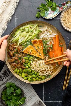 My quick Vegan Shoyu Ramen is ready in just 10 minutes! Say goodbye to long hours in the kitchen with this shortcut. For extra flavour, top with edamame beans, vegan sausage, tofu, carrots, lettuce, and bean sprouts, making it look fancy. The flavorful soy sauce based broth is so tasty, you might sip it straight from the bowl. Shoyu Ramen, Tofu Recipes Vegan, Asian Noodle Recipes, Asian Noodle, Quick Vegan