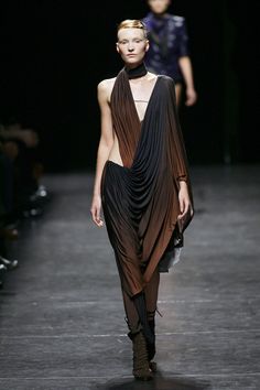 Haider Ackermann at Paris Fashion Week Spring 2009 - Runway Photos 2009 Runway, Dolly Fashion, Haider Ackermann, Future Fashion, Photoshoot Outfits, Runway Pictures, Beautiful Gowns, Apparel Design, Fashion Week Spring