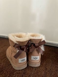 Ugh Boots Bows, Ugg With Bows, Uggs With Bows On Side, Ribbon Uggs, Uggs Bow, White Uggs, Ugg Bow, Big Christmas Gifts, Bow Ugg