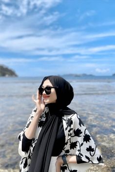 ootd pantai hijab 2023 Fashion Top Outfits, Everyday Fashion Outfits, Model Poses Photography